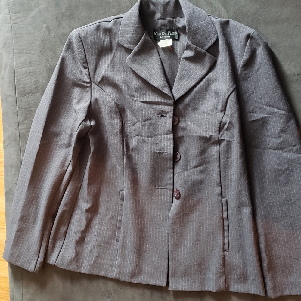 Women's/Junior's gray pinstriped skirt suit size 6